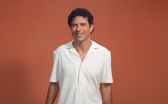 Jorge Vercillo procura se renovar em agosto com edição de disco de remixes